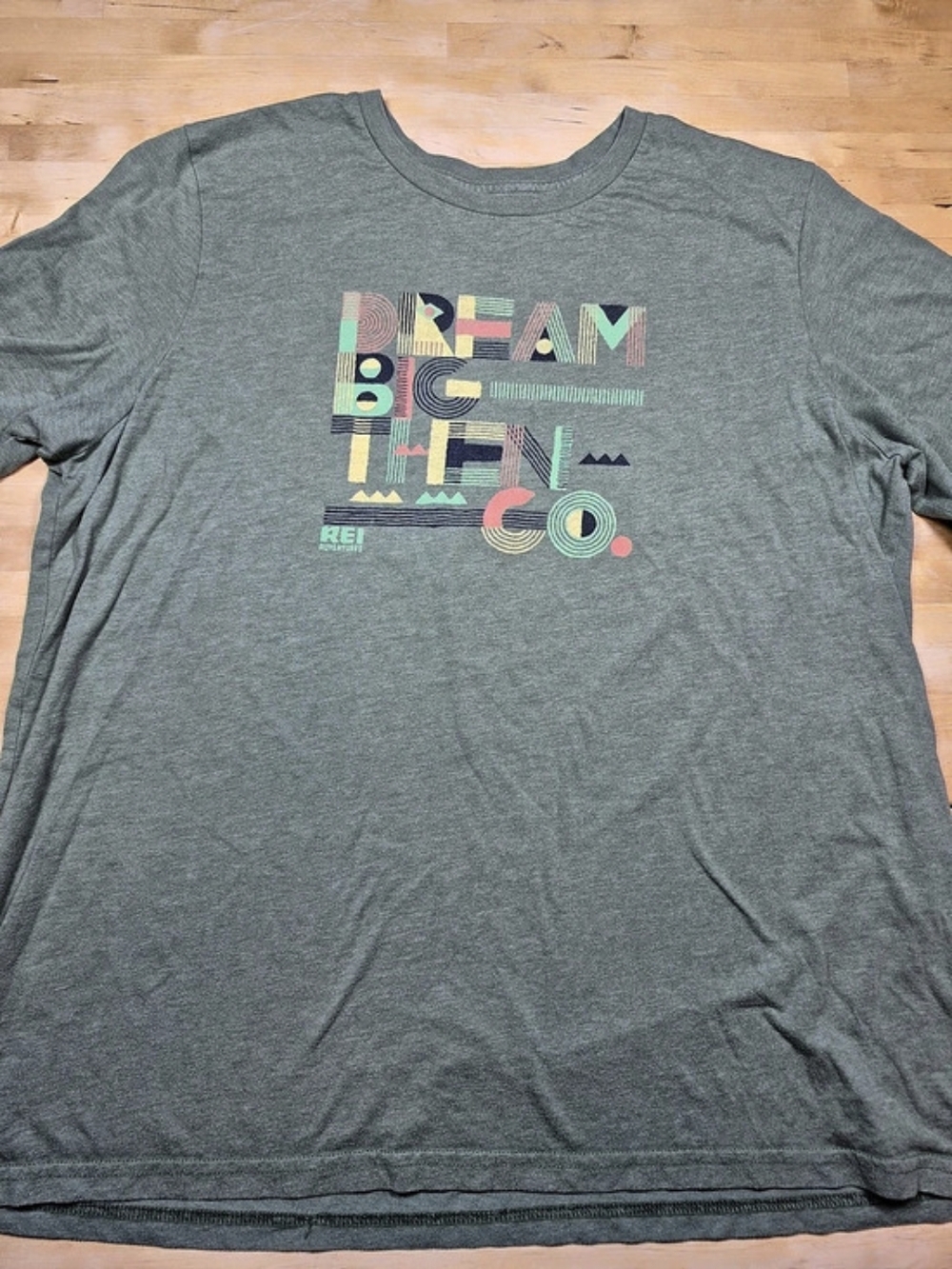 REI Geometric Graphic Tee Green Size XL